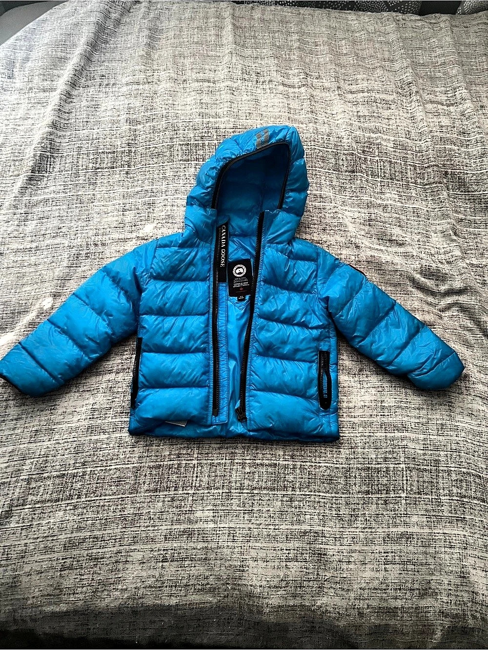 Canada Goose Boys 2/3 Blue Hooded Puffer Jacket Like New